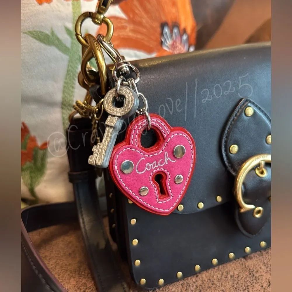 COACH HEART LOCK & KEY CHARM 3D LEATHER STUDS SPELLOUT BAG FOB CHAIN Y2K VGUC